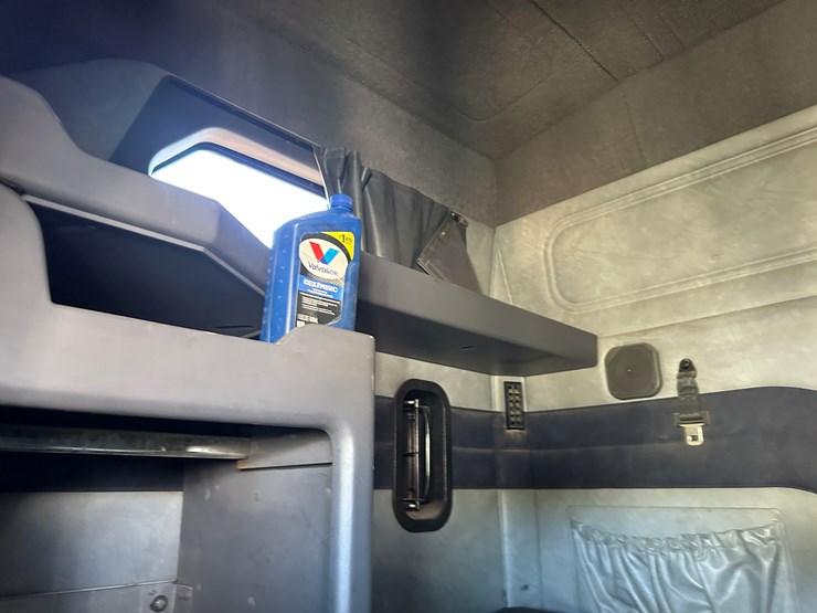 #33710-•-2011-mack-cxu-t/a-sleeper-truck-tractor-1m1aw09y3bm013638-image-80