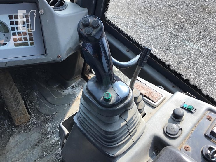 2007-deere-244j-image-10