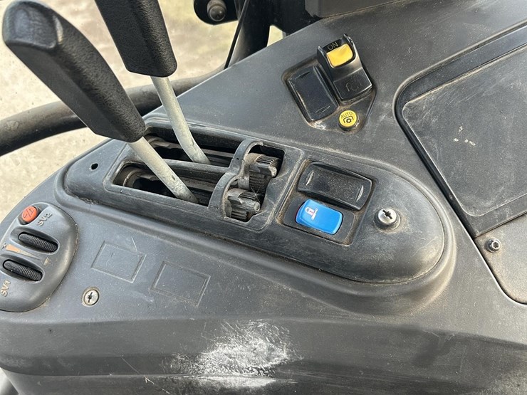 2014-challenger-mt585d-image-70