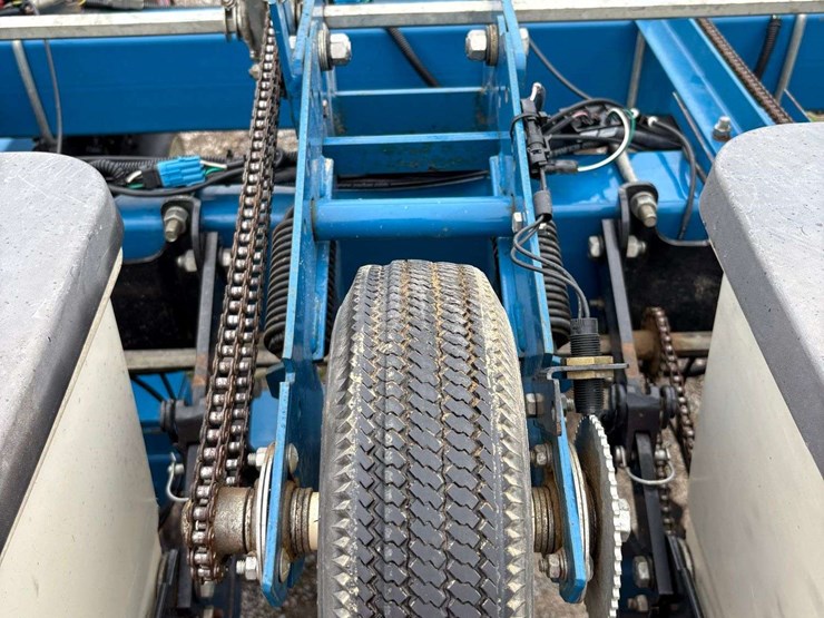 2005-kinze-3500-image-77