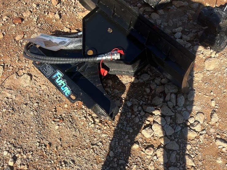 future-txc-hydraulic-skid-steer-snow-shovel-image-3