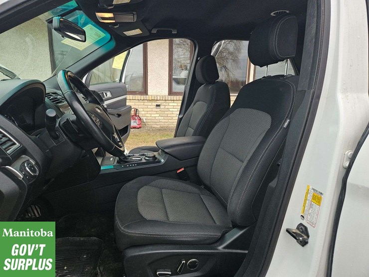 2017-ford-explorer-xlt-image-28