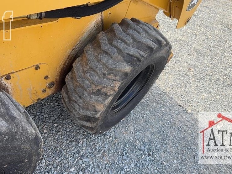 2008-deere-320-image-11