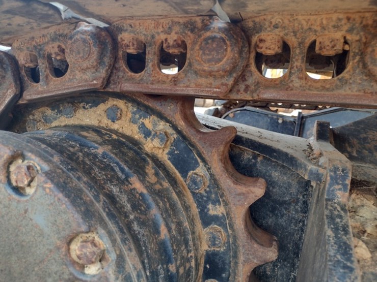 19-deere-135g-image-38