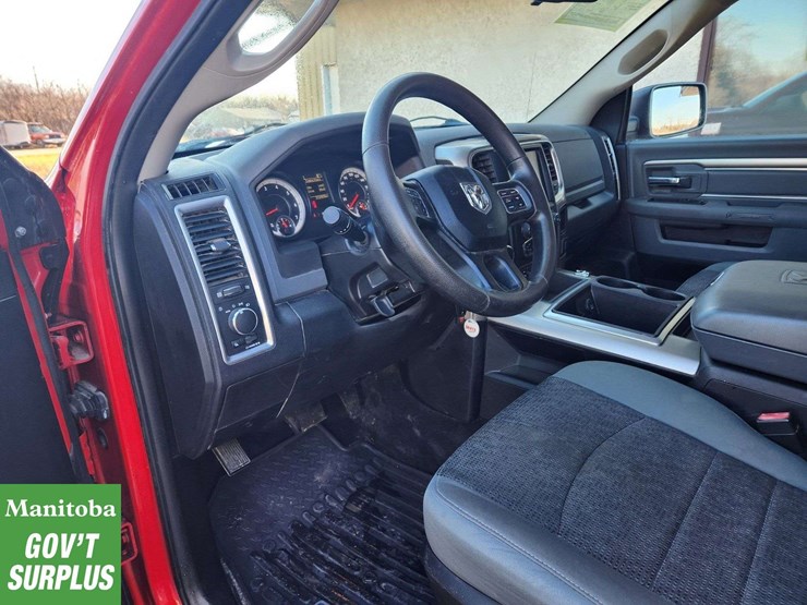 2015-dodge-1500-image-27