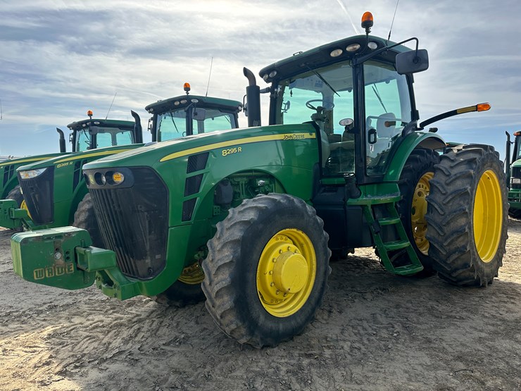 2010-john-deere-8295r-image-1