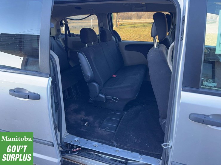 2011-dodge-grand-caravan-se-image-24