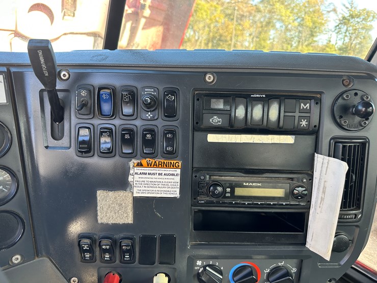 #33708-•-2014-mack-cxu-t/a-daycab-truck-tractor-1m1aw02y3em038036-image-81