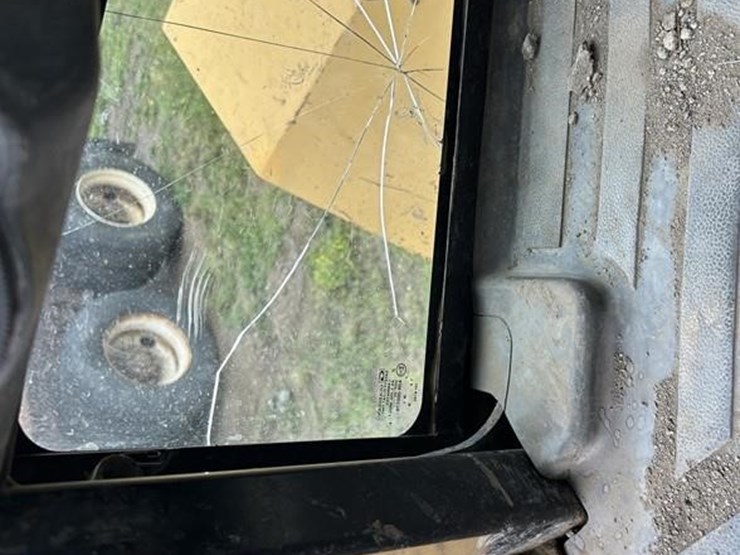 2004-caterpillar-938g-image-45