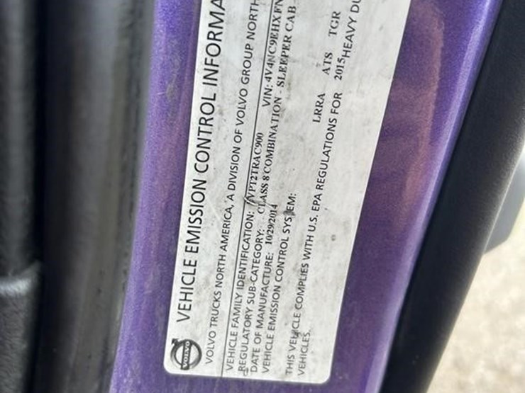 volvo-vnl42t670-image-16