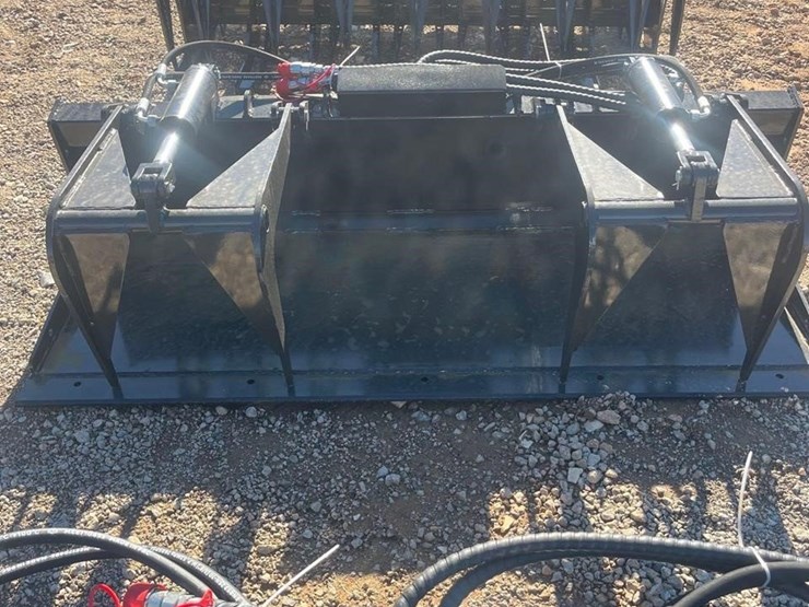 future-72in-hydraulic-skid-steer-plate-grabber-image-1