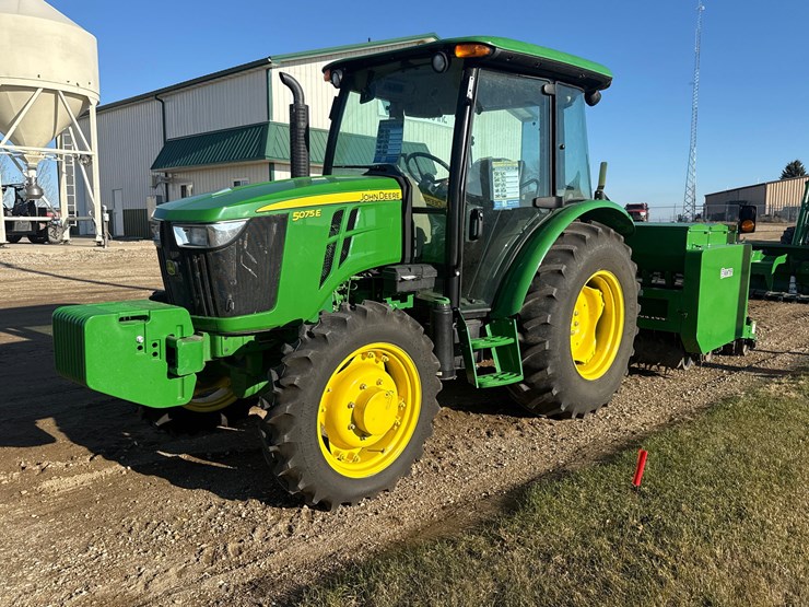 john-deere-5075e-image-1