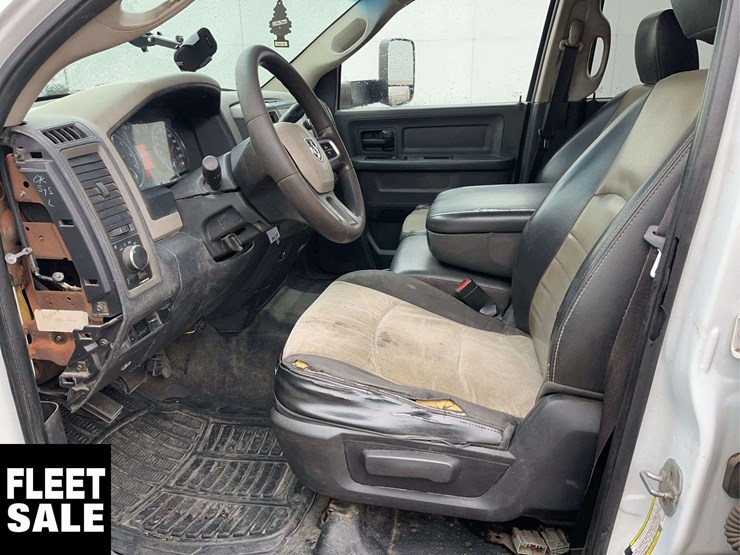 2011-dodge-3500-image-11