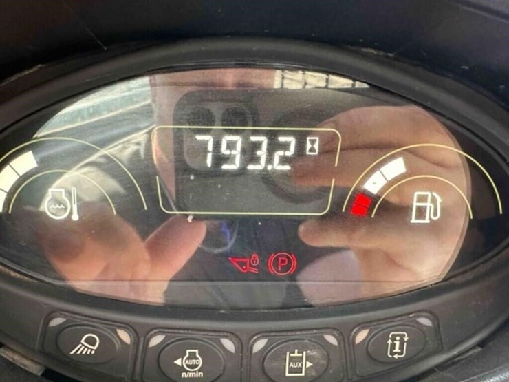 2024-bobcat-t740-image-18