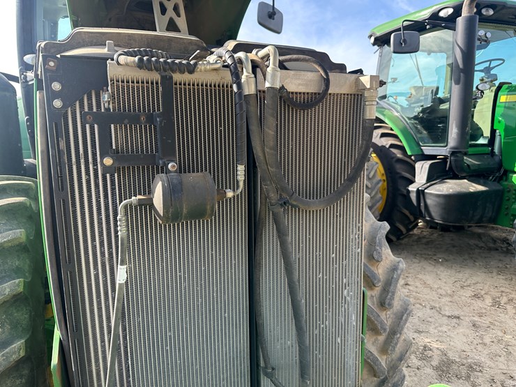 2013-john-deere-8285r-image-37