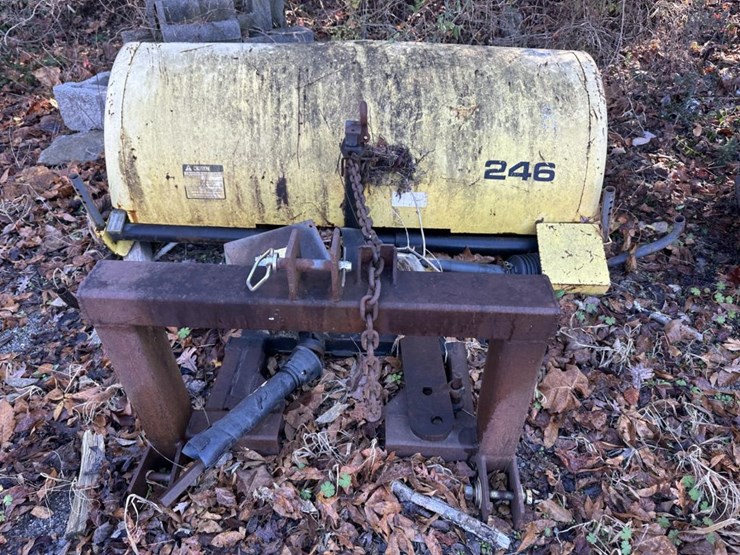 #2209-•-john-deere-3-point-sweeper-image-3