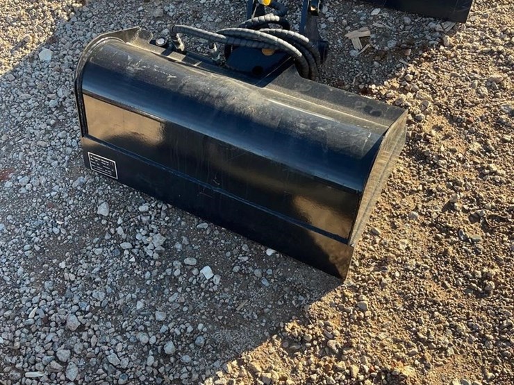 future-3t-hydraulic-tilt-bucket-image-1