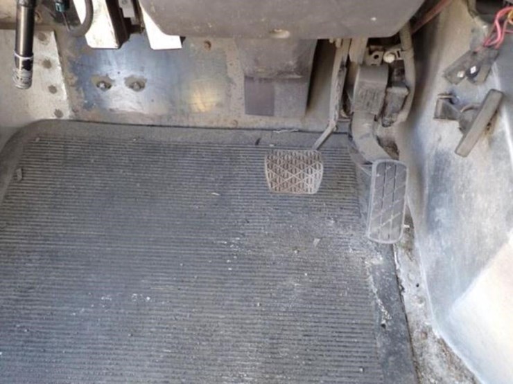 2013-freightliner-mt55-image-15