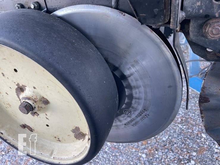 1997-kinze-2600-image-28