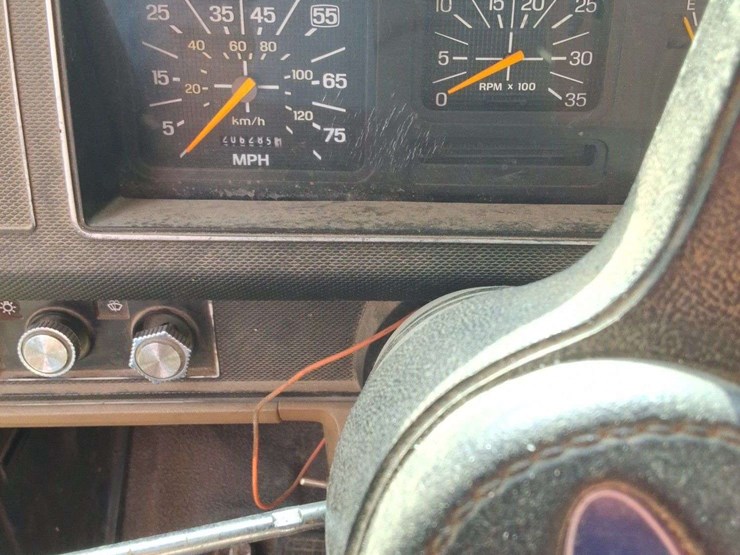 1989-ford-700-image-12