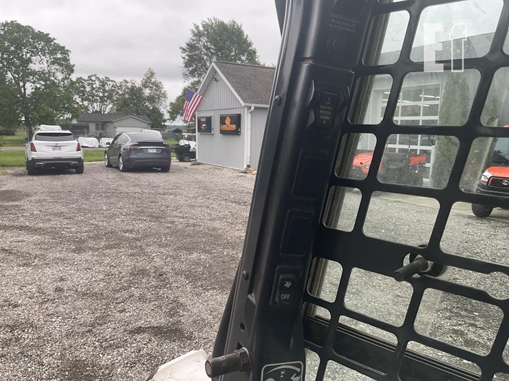 2021-bobcat-t870-image-21