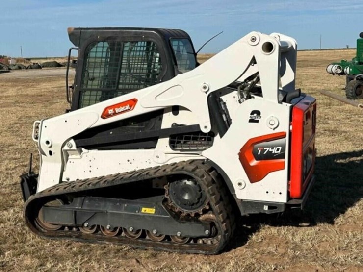 2024-bobcat-t740-image-2