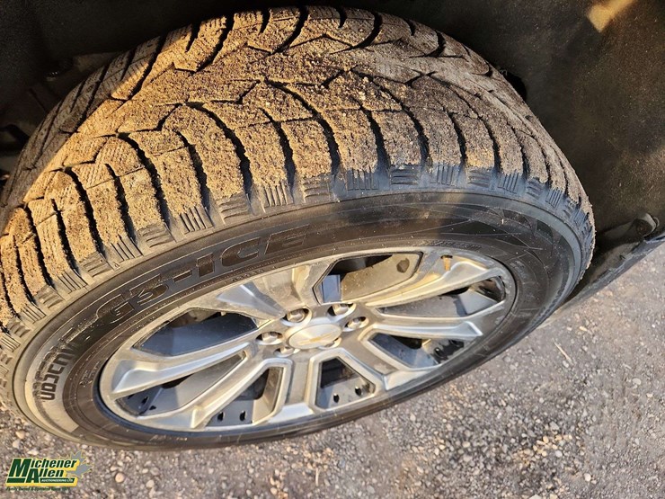 2018-chevrolet-tahoe-ltz-image-33