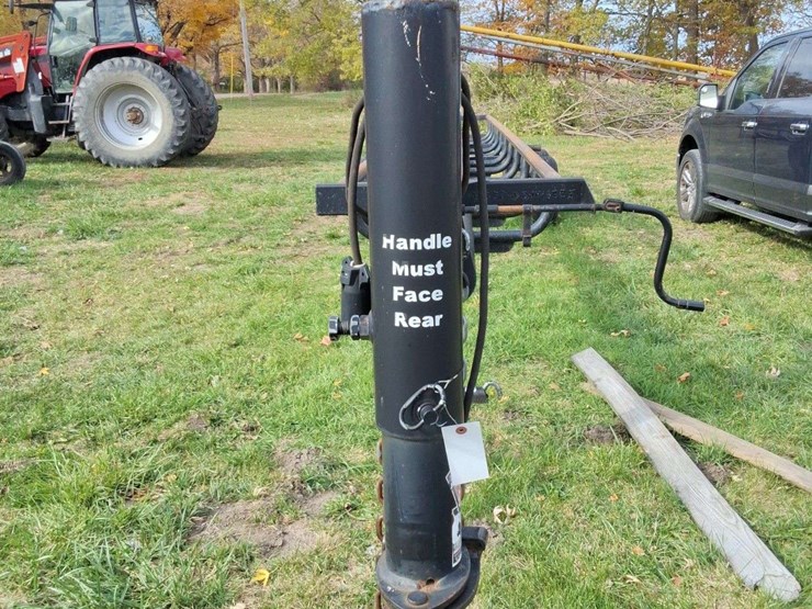 ez-haul-hay-handler-round-bale-trailer,-tandem-axle,-30ft,-with-self-tipping-image-2