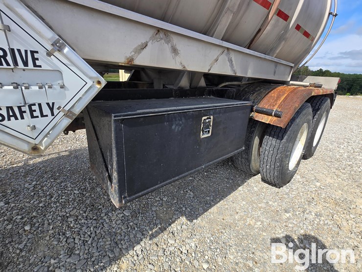 1969-j&l-3500-gal-t/a-ss-tanker-trailer-image-14