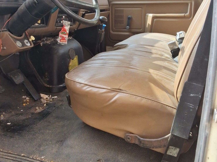 1989-ford-700-image-8