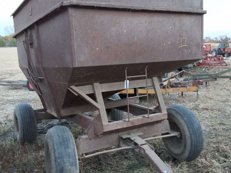 gravity-wagon,-right-hand-unload-image-2