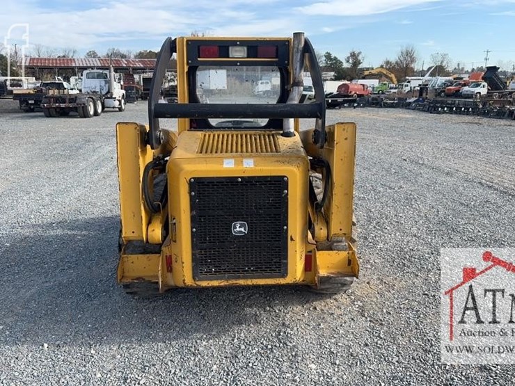 2008-deere-320-image-4