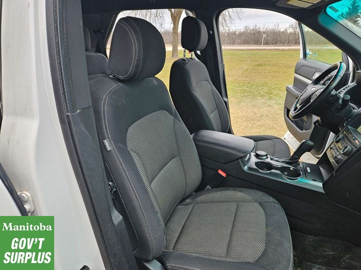 2017-ford-explorer-xlt-image-32