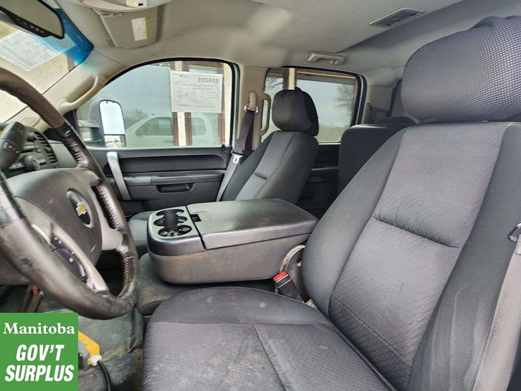 2013-chevrolet-silverado-3500hd-image-28