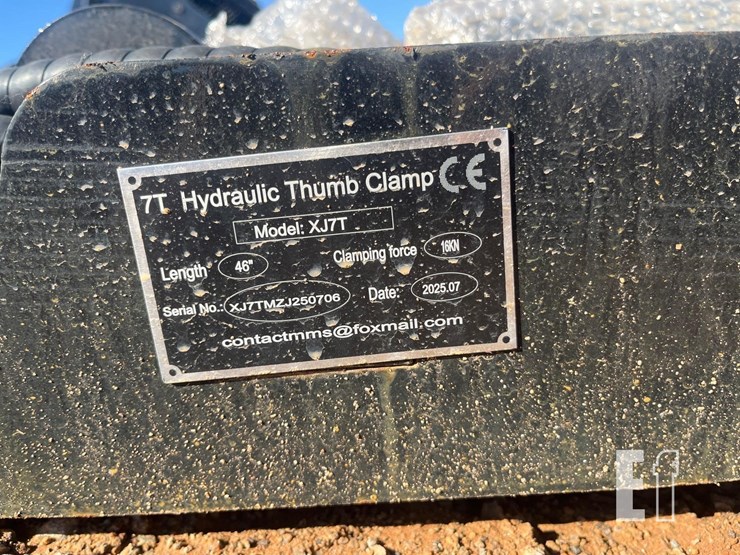 future-7t-46in-hydraulic-thumb-clamp-image-4