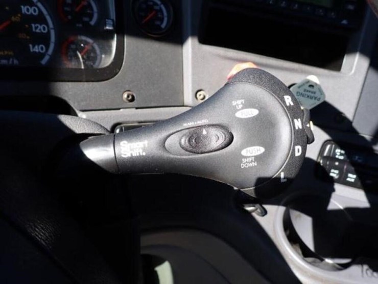 2010-freightliner-cascadia-t/a-hiway-tractor---day-image-18