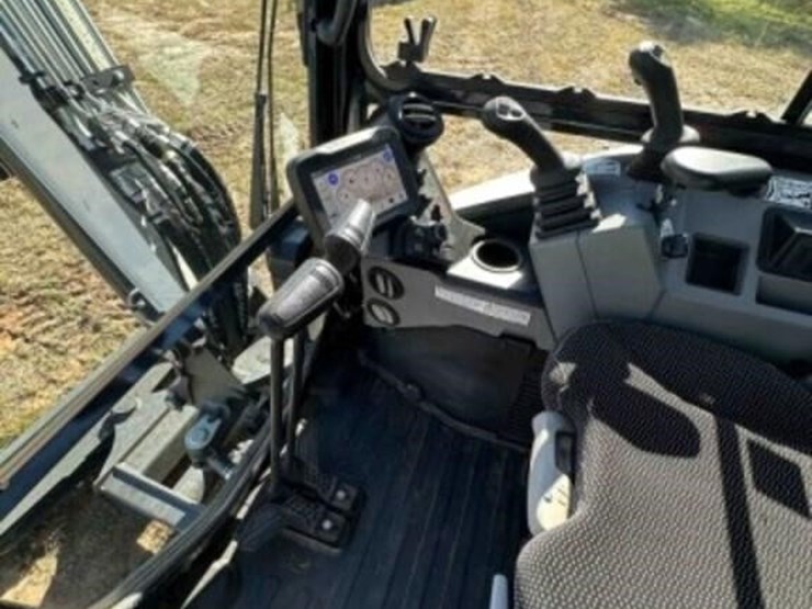 5802024-bobcat-e38-mini-excavator-image-28