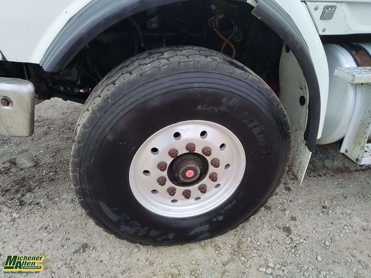 2005-sterling-lt9500-image-15