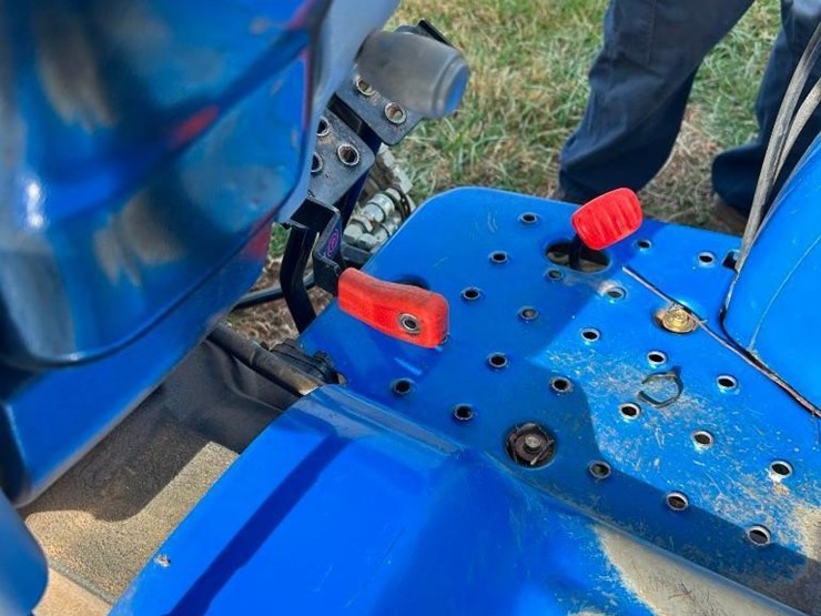 2016-new-holland-workmaster-37-image-29