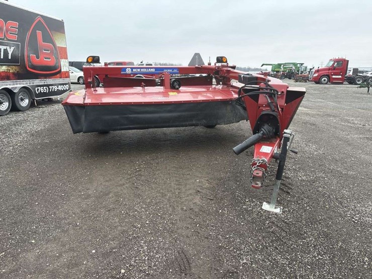 2021-new-holland-210-image-6