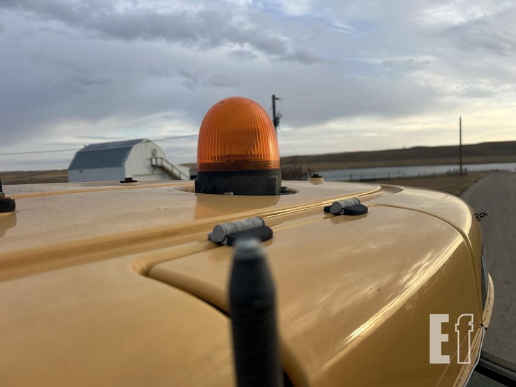 2014-challenger-mt585d-image-59