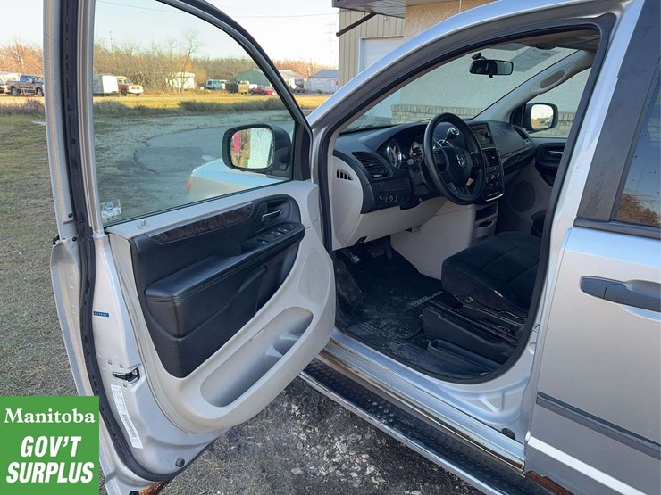 2011-dodge-grand-caravan-se-image-16