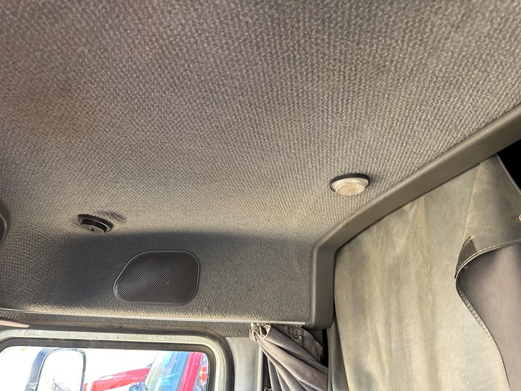 #33710-•-2011-mack-cxu-t/a-sleeper-truck-tractor-1m1aw09y3bm013638-image-76