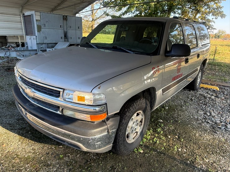2004-chevrolet-suburban-image-1