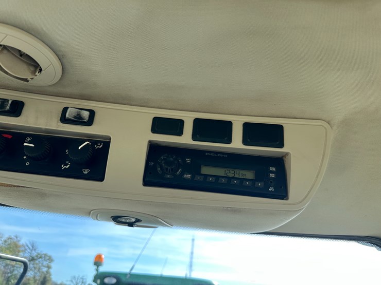 2010-john-deere-8295r-image-64