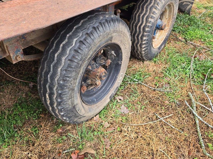 homemade-seed-tender-trailer,-holds-4-pro-boxes,-honda-engine,-with-hyd-control,-steel-auger,-dual-compartment,-on-tandem-axle-trailer,-no-title-image-12