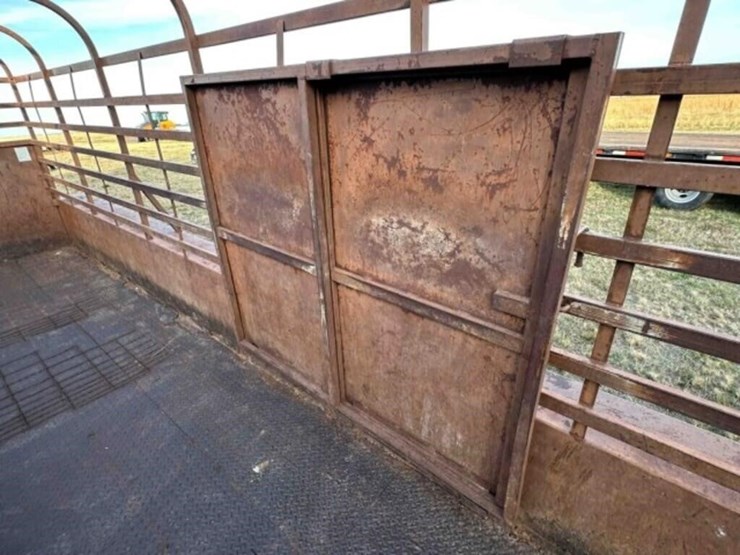 1984-24’-shelby-gooseneck-livestock-trailer-image-24