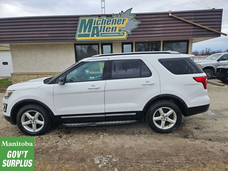 2017-ford-explorer-xlt-image-2