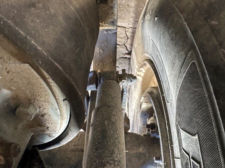 #33710-•-2011-mack-cxu-t/a-sleeper-truck-tractor-1m1aw09y3bm013638-image-23