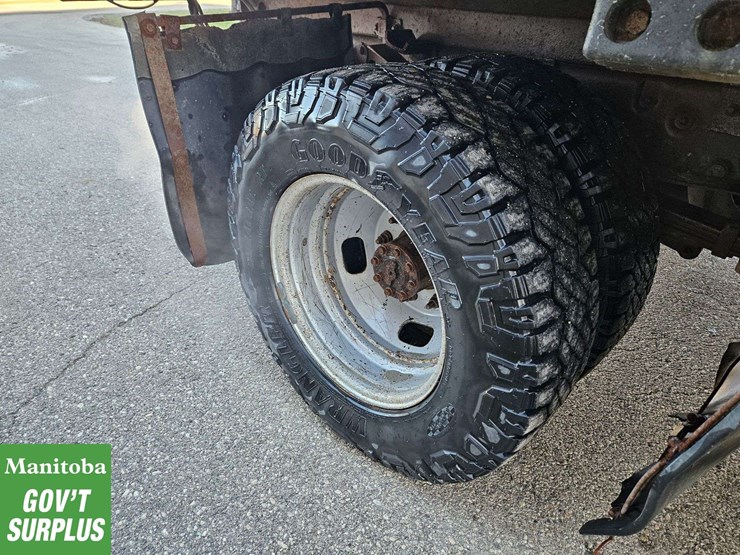 2011-ford-f350-image-16